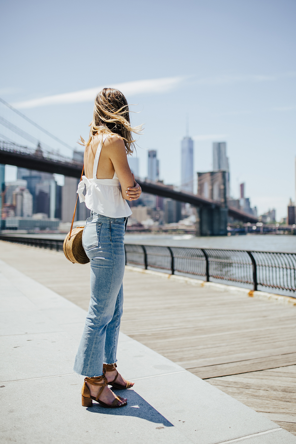 livvyland-blog-olivia-watson-urban-outfitters-open-back-bow-tie-top-mom-jeans-brooklyn-bridge-5