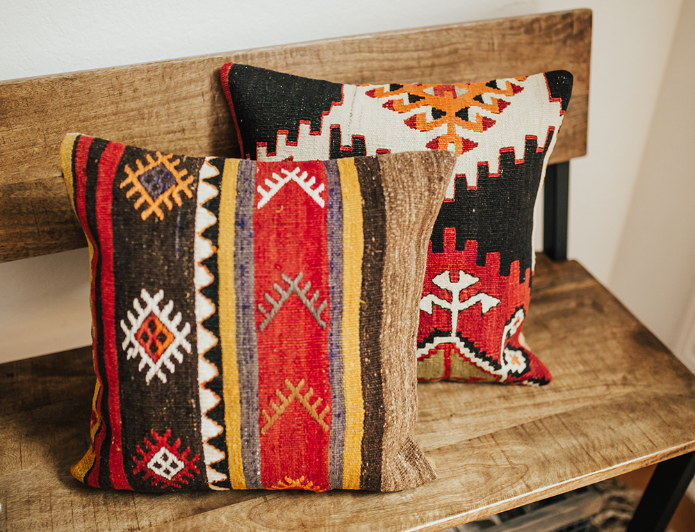 livvyland-blog-olivia-watson-bohemian-chic-stylish-entry-way-house-home-decor-austin-texas-fashion-blog-tribal-print-throw-pillow-hat-rack-3