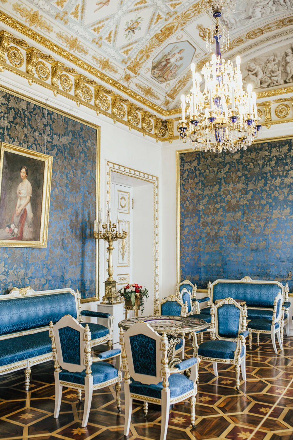 livvyland-blog-olivia-watson-regal-princess-scandinavia-cruise-may-june-itinerary-what-to-wear-pack-ports-russia-saint-petersburg-city-guide-travel-diary-palace-living-room-blue-gold-decor