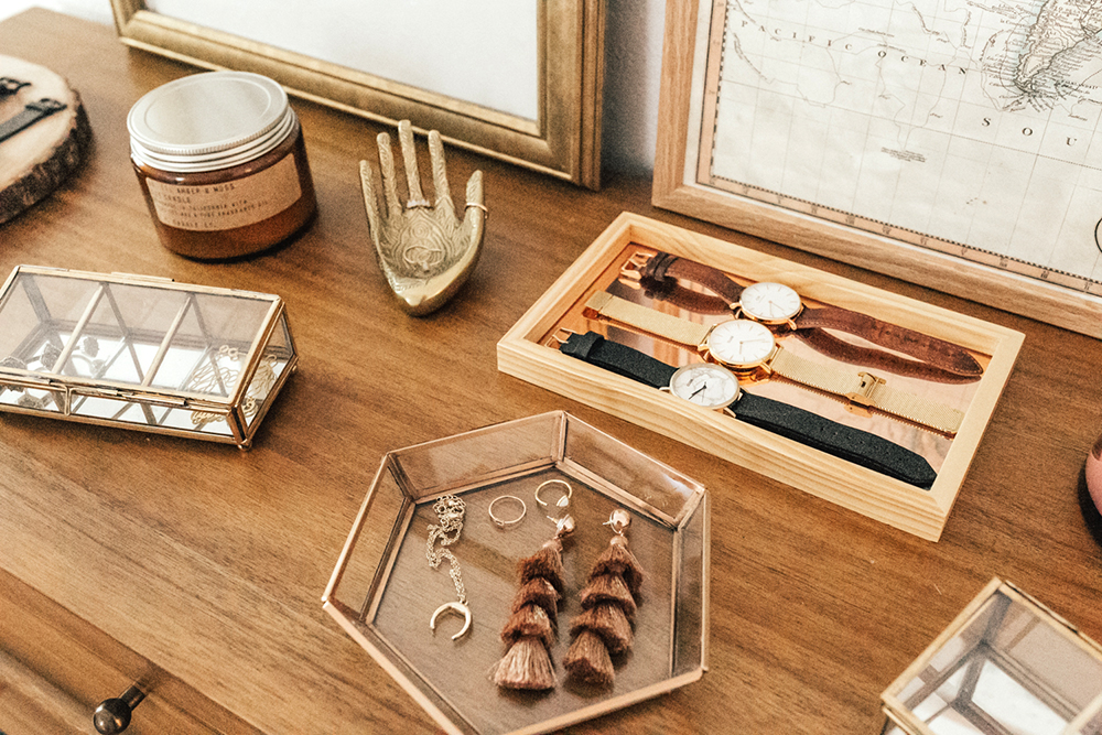 livvyland-blog-olivia-watson-urban-outfitters-dresser-trinket-jewelry-storage-dainty-bohemian-setup-3