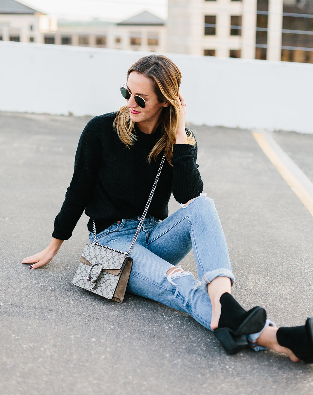 livvyland-blog-olivia-watson-topshop-black-knit-sweater-cozy-slip-on-black-boho-mules-levis-501-3