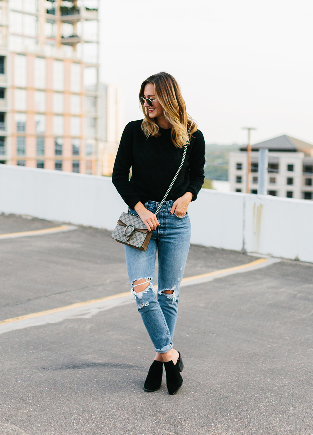 livvyland-blog-olivia-watson-topshop-black-knit-sweater-cozy-slip-on-black-boho-mules-levis-501-8