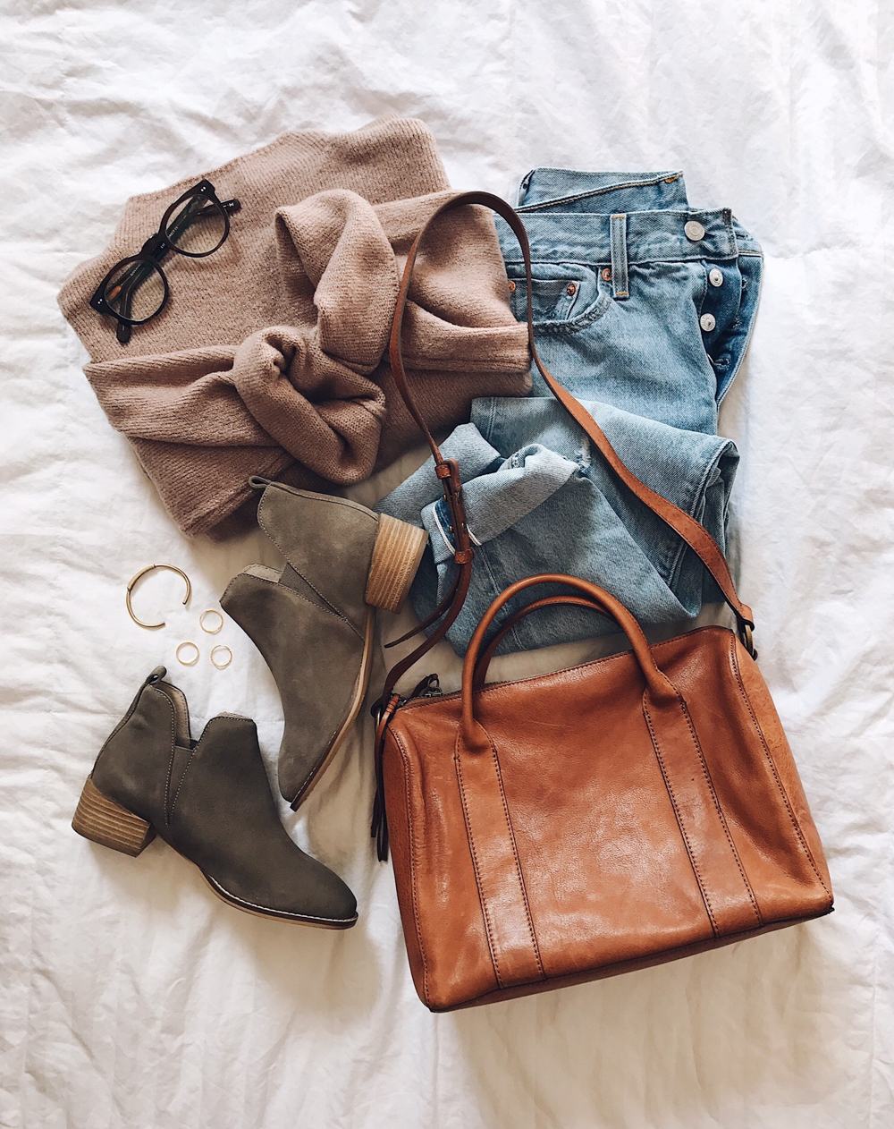 livvyland-blog-olivia-watson-fall-outfit-urban-outfitters-mauve-sweater-tan-bag-flat-ankle-booties