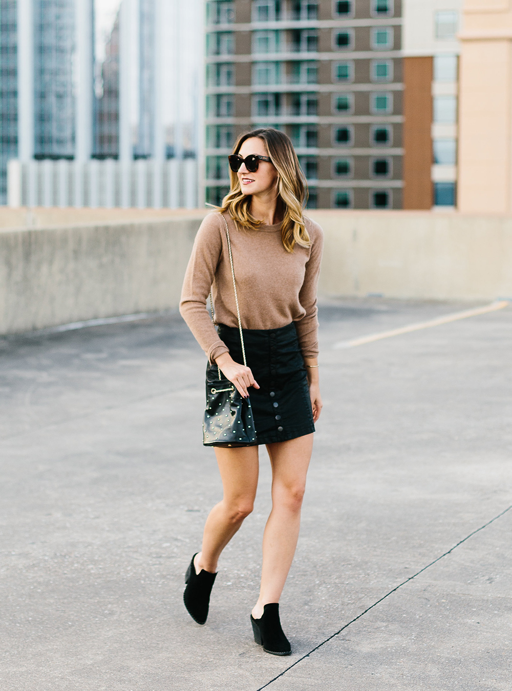 livvyland-blog-olivia-watson-free-people-vegan-leather-mini-skirt-cashmere-tan-sweater-sezane-studded-bucket-bag-9