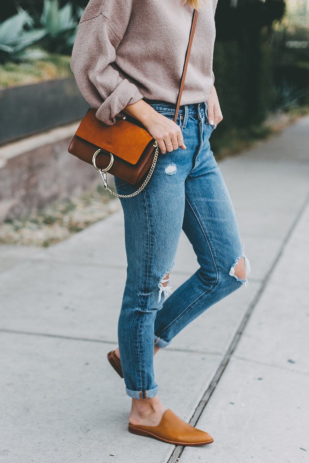 livvyland-blog-olivia-watson-mauve-mock-neck-sweater-levis-501-jeans-urban-outfitters-fortress-of-inca-tan-leather-slides-3