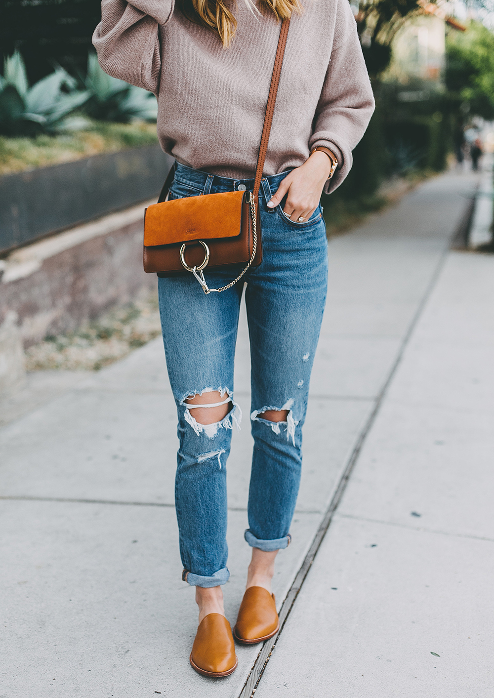 livvyland-blog-olivia-watson-mauve-mock-neck-sweater-levis-501-jeans-urban-outfitters-fortress-of-inca-tan-leather-slides-5