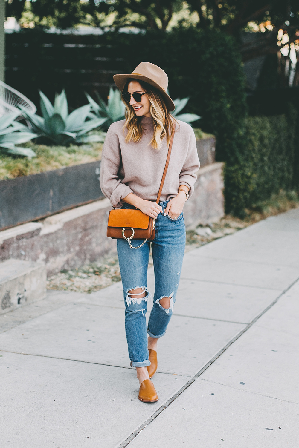 livvyland-blog-olivia-watson-mauve-mock-neck-sweater-levis-501-jeans-urban-outfitters-fortress-of-inca-tan-leather-slides-6