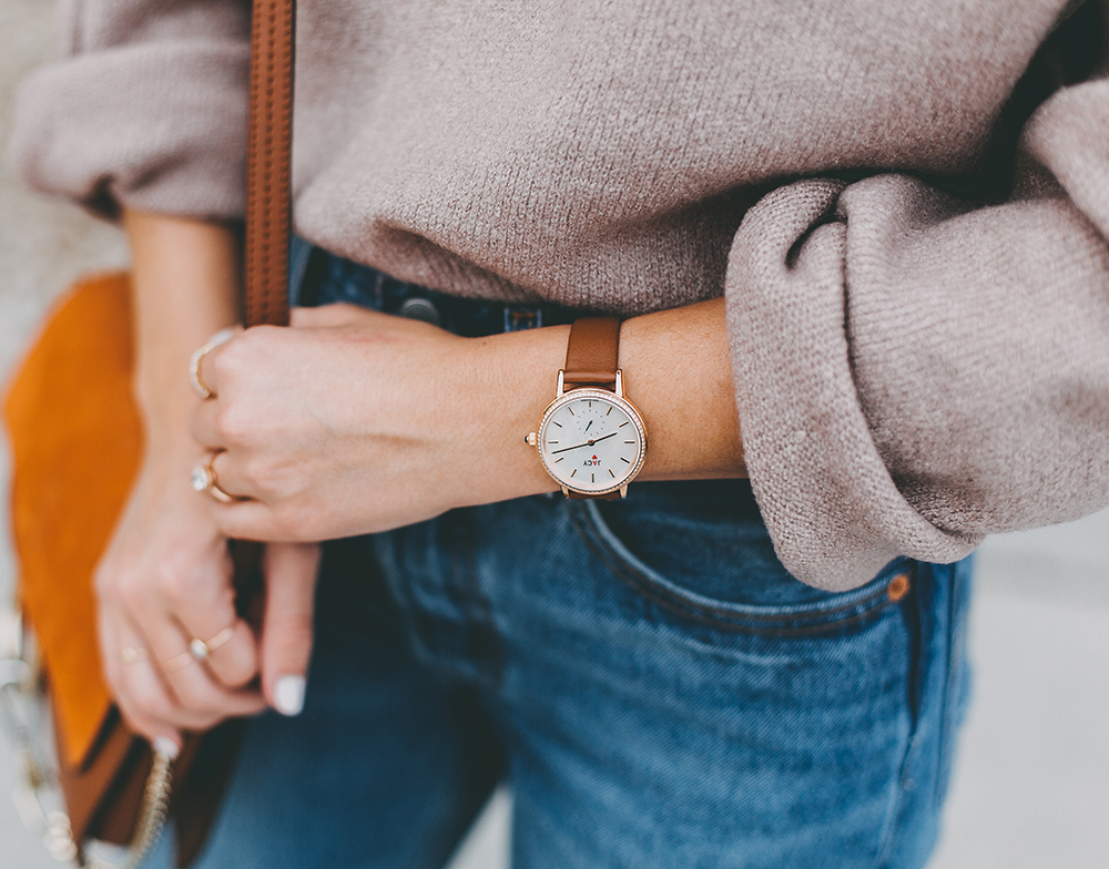 livvyland-blog-olivia-watson-mauve-mock-neck-sweater-levis-501-jeans-urban-outfitters-fortress-of-inca-tan-leather-slides-jacy-watch-1