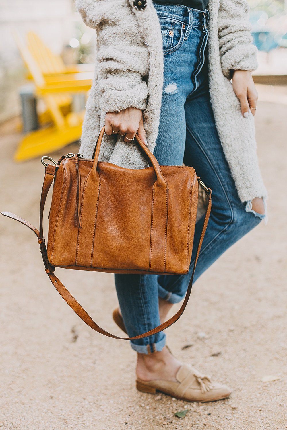 livvyland-blog-olivia-watson-toms-coffee-austin-texas-fashion-blogger-casual-fall-weekend-outfit-boucle-knit-cardigan-urban-outfitters-madewell-tan-leather-handbag