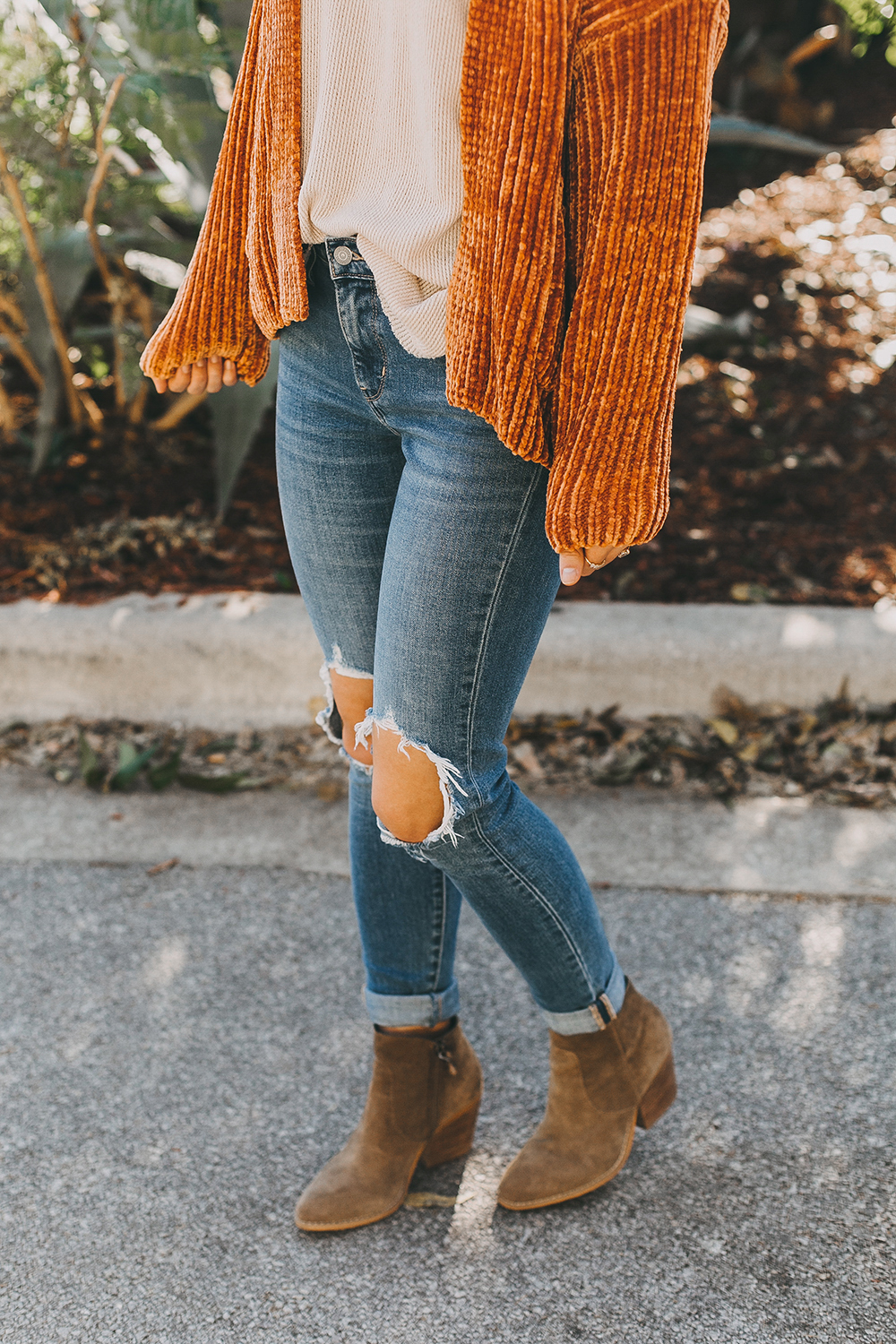 livvyland-blog-olivia-watson-austin-texas-fashion-blogger-burnt-orange-chenille-cardigan-urban-outfitters-6-2