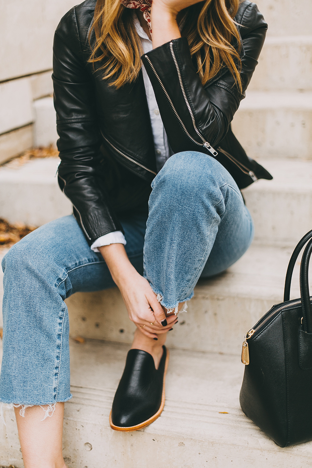 livvyland-blog-olivia-watson-crop-flare-jeans-leather-jacket-neck-scarf-bandana-untuck-it-white-top-9