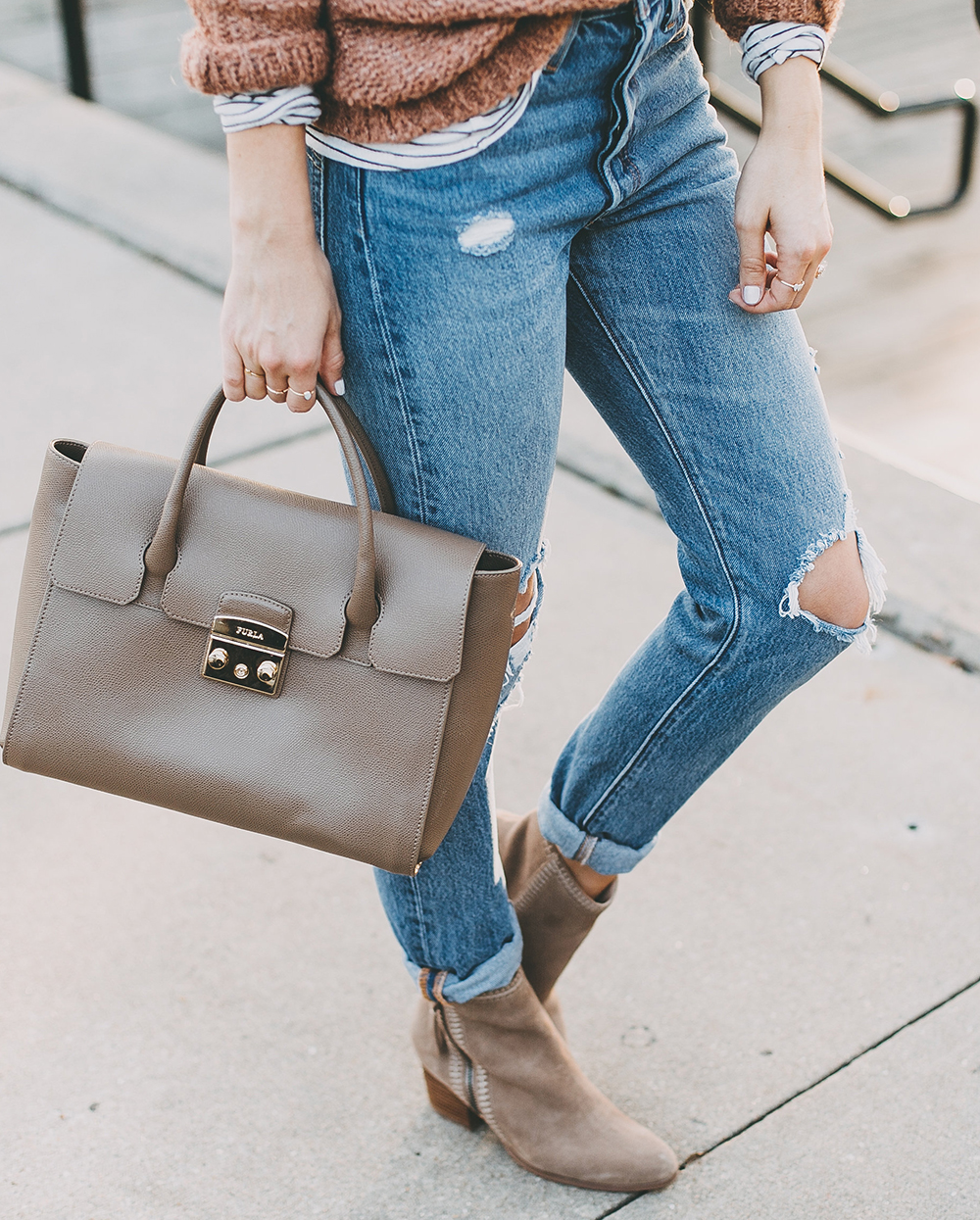 livvyland-blog-olivia-watson-mozarts-coffee-roasters-striped-tee-marsala-clay-chunky-knit-sweater-levis-501-jeans-outfit-3