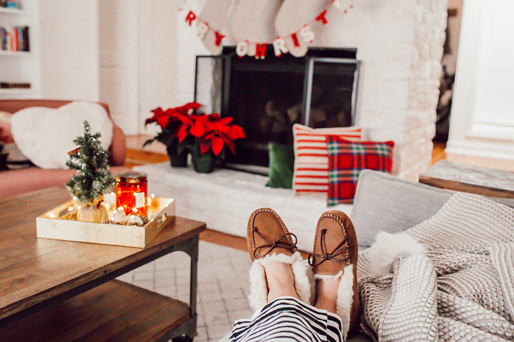 livvyland-blog-olivia-watson-ugg-slippers-cozy-morning-home-kate-spade-striped-pajamas-5