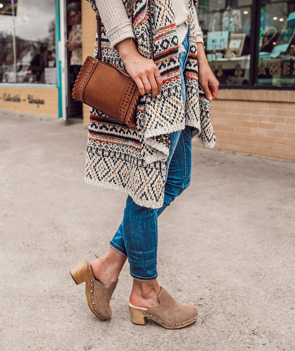 livvyland-blog-olivia-watson-austin-texas-fashion-style-blogger-south-congress-avenue-sole-society-taupe-clogs-boho-outfit-idea-6