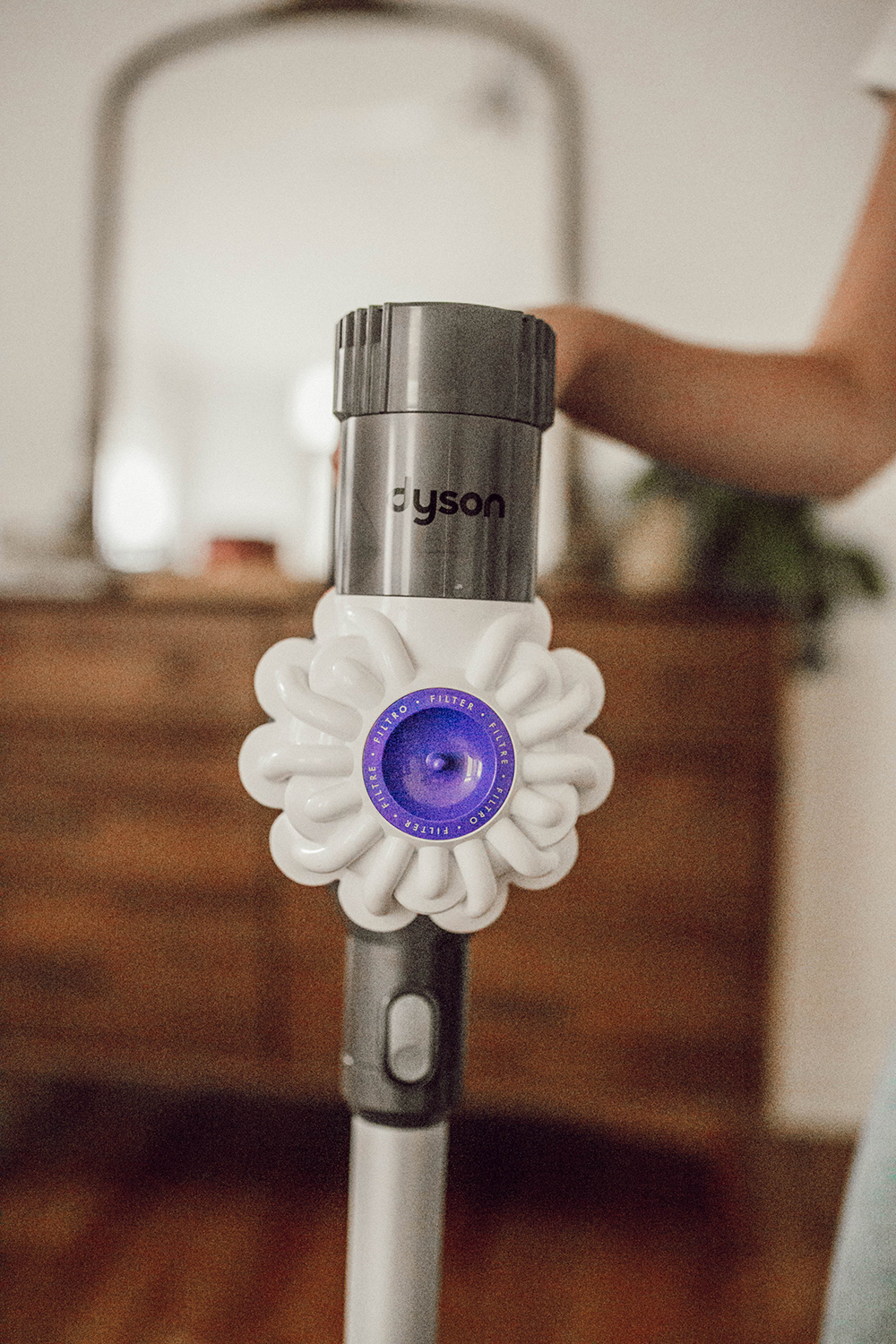 livvyland-blog-olivia-watson-austin-texas-lifestyle-blogger-dyson-v6-vacuum-ebay-2