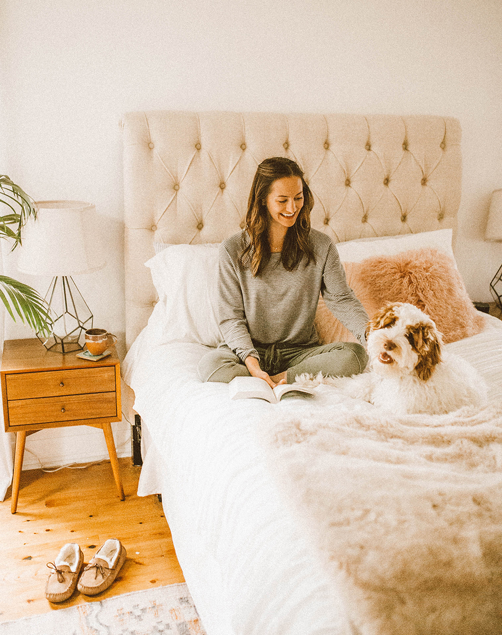 livvyland-blog-olivia-watson-lou-and-grey-best-loungewear-cozy-joggers-stripe-sweatshirt-coffee-bed-bedroom-3