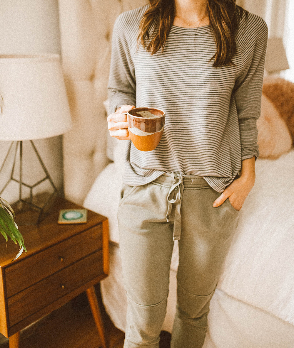 livvyland-blog-olivia-watson-lou-and-grey-best-loungewear-cozy-joggers-stripe-sweatshirt-coffee-bed-bedroom-8