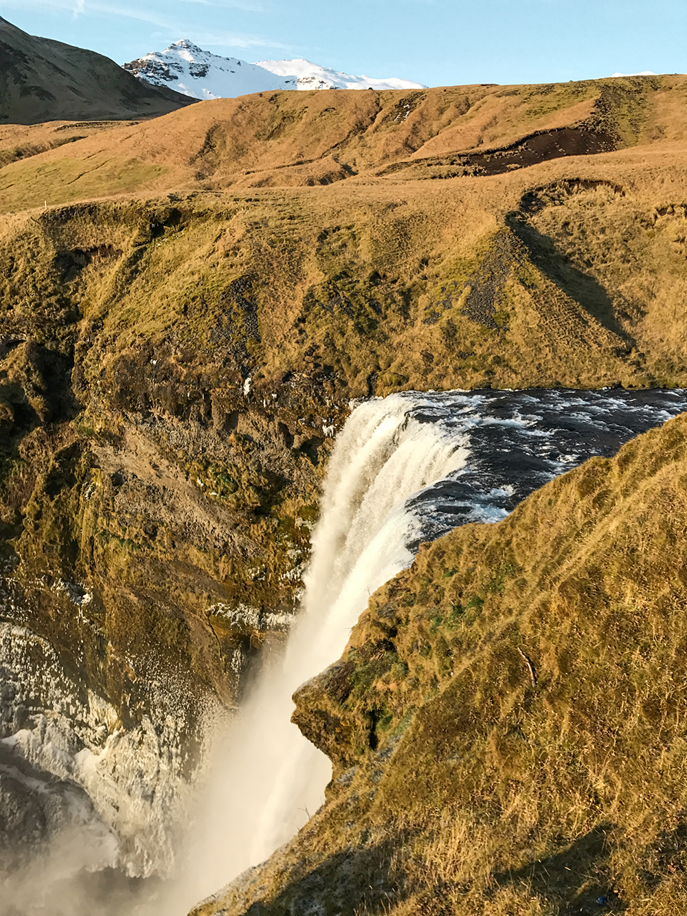 livvyland-blog-olivia-watson-travel-lifestyle-blogger-iceland-road-trip-what-to-do-pack-reykjavik-noken-travel-guide-Skógafoss