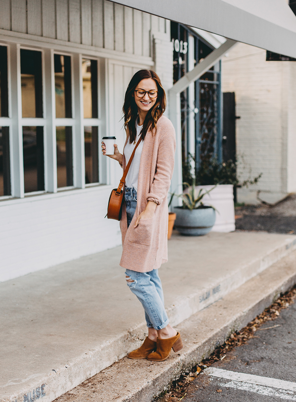 livvyland-blog-olivia-watson-austin-texas-fashion-blogger-spring-transition-wardrobe-pieces-madewell-blush-cardigan-tan-mules-10