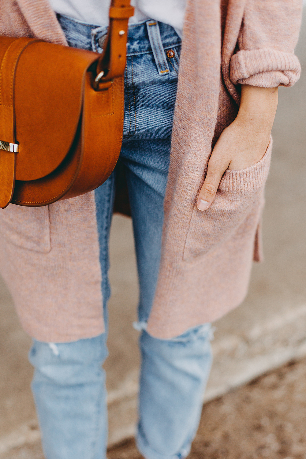 livvyland-blog-olivia-watson-austin-texas-fashion-blogger-spring-transition-wardrobe-pieces-madewell-blush-cardigan-tan-mules-2