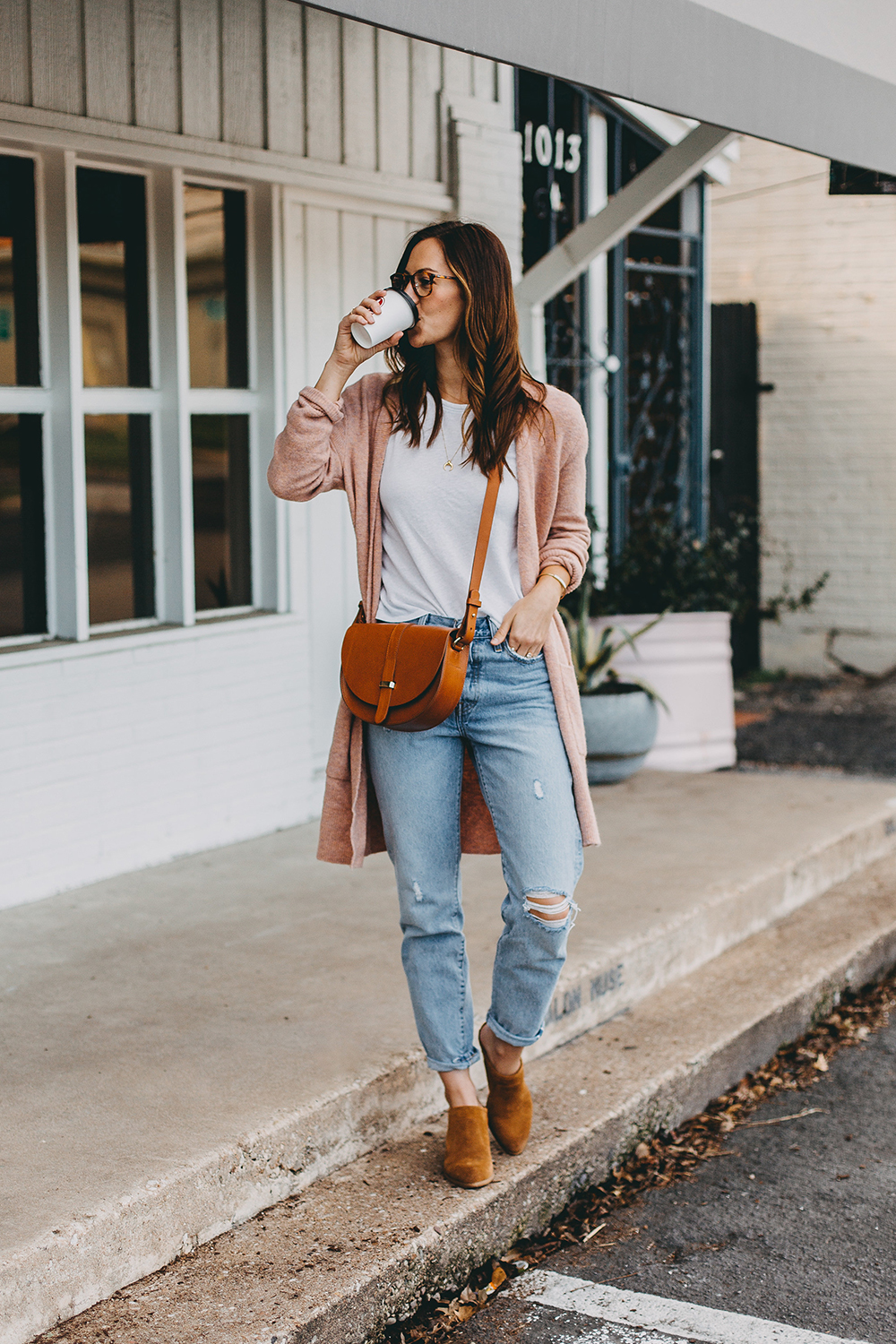 livvyland-blog-olivia-watson-austin-texas-fashion-blogger-spring-transition-wardrobe-pieces-madewell-blush-cardigan-tan-mules-3