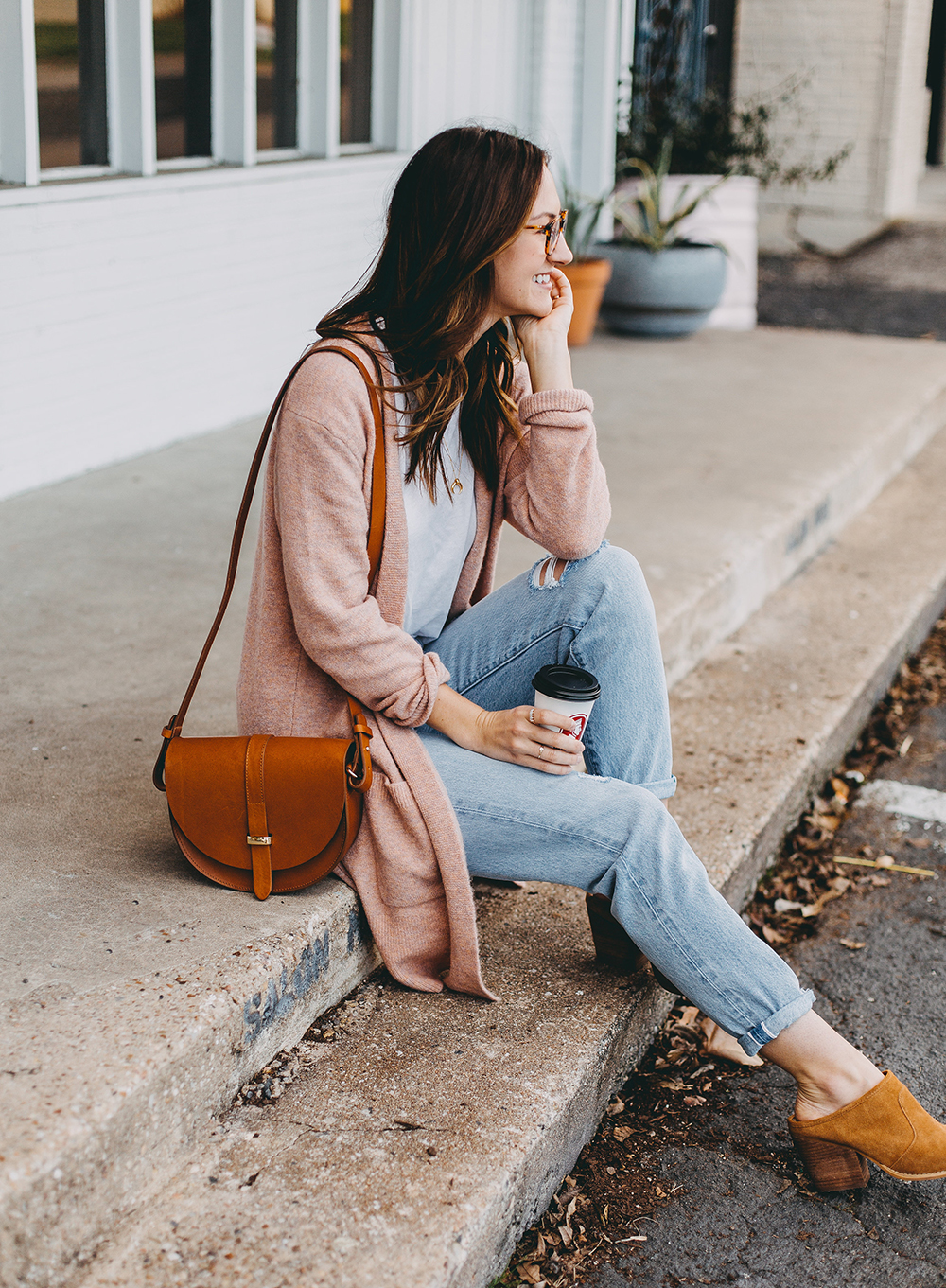 livvyland-blog-olivia-watson-austin-texas-fashion-blogger-spring-transition-wardrobe-pieces-madewell-blush-cardigan-tan-mules-4