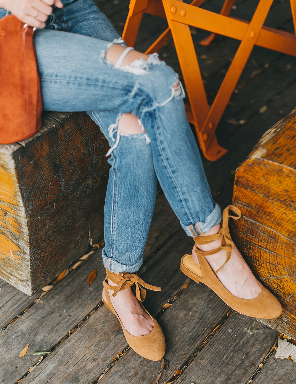 livvyland-blog-olivia-watson-austin-texas-fashion-blogger-sezane-bucket-bag-rust-suede-jos-coffee-silk-satin-tank-top-6