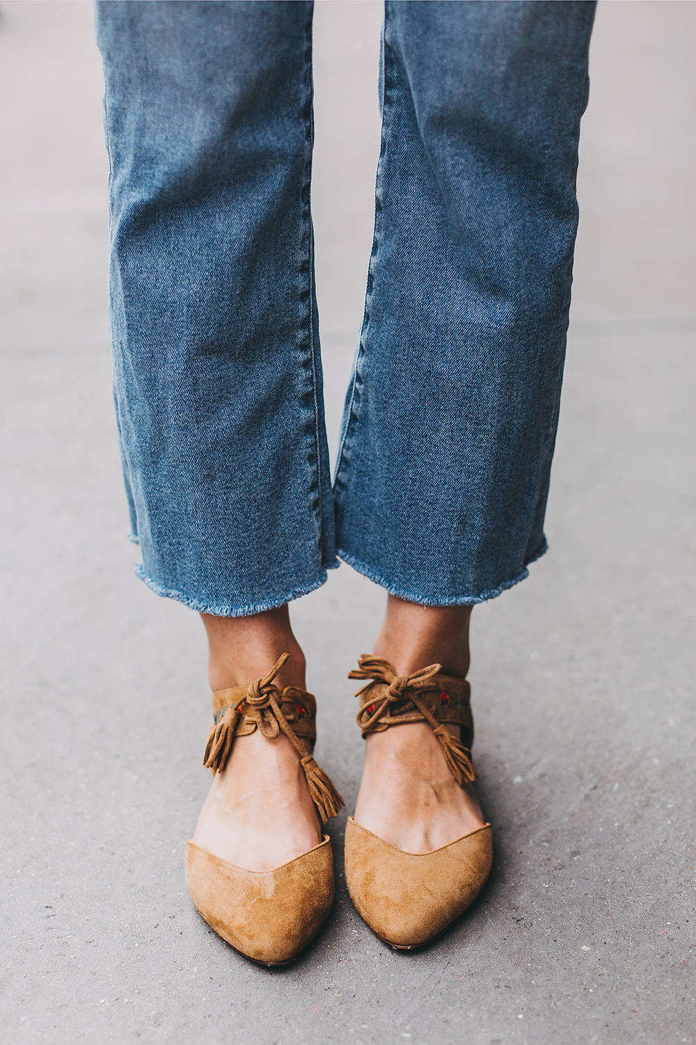 livvyland-blog-olivia-watson-austin-texas-fashion-style-blogger-sezane-white-eyelet-blouse-kick-flare-jeans-simple-spring-outfit-16