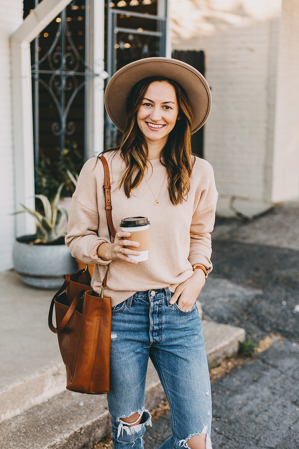 livvyland-blog-olivia-watson-austin-texas-fashion-blogger-madewell-peach-sweatshirt-medium-transport-tote-levis-501-jeans-1