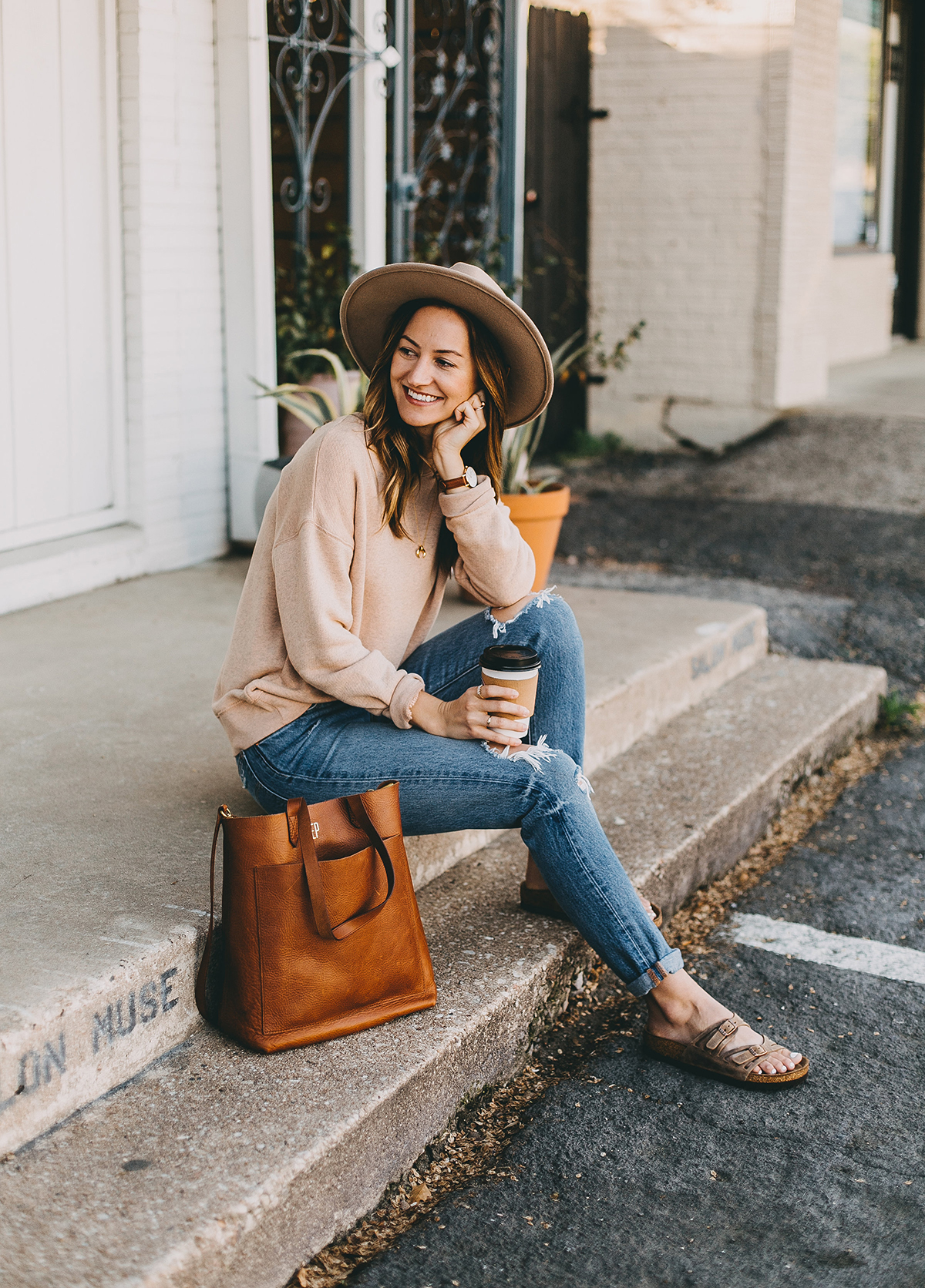 livvyland-blog-olivia-watson-austin-texas-fashion-blogger-madewell-peach-sweatshirt-medium-transport-tote-levis-501-jeans-10