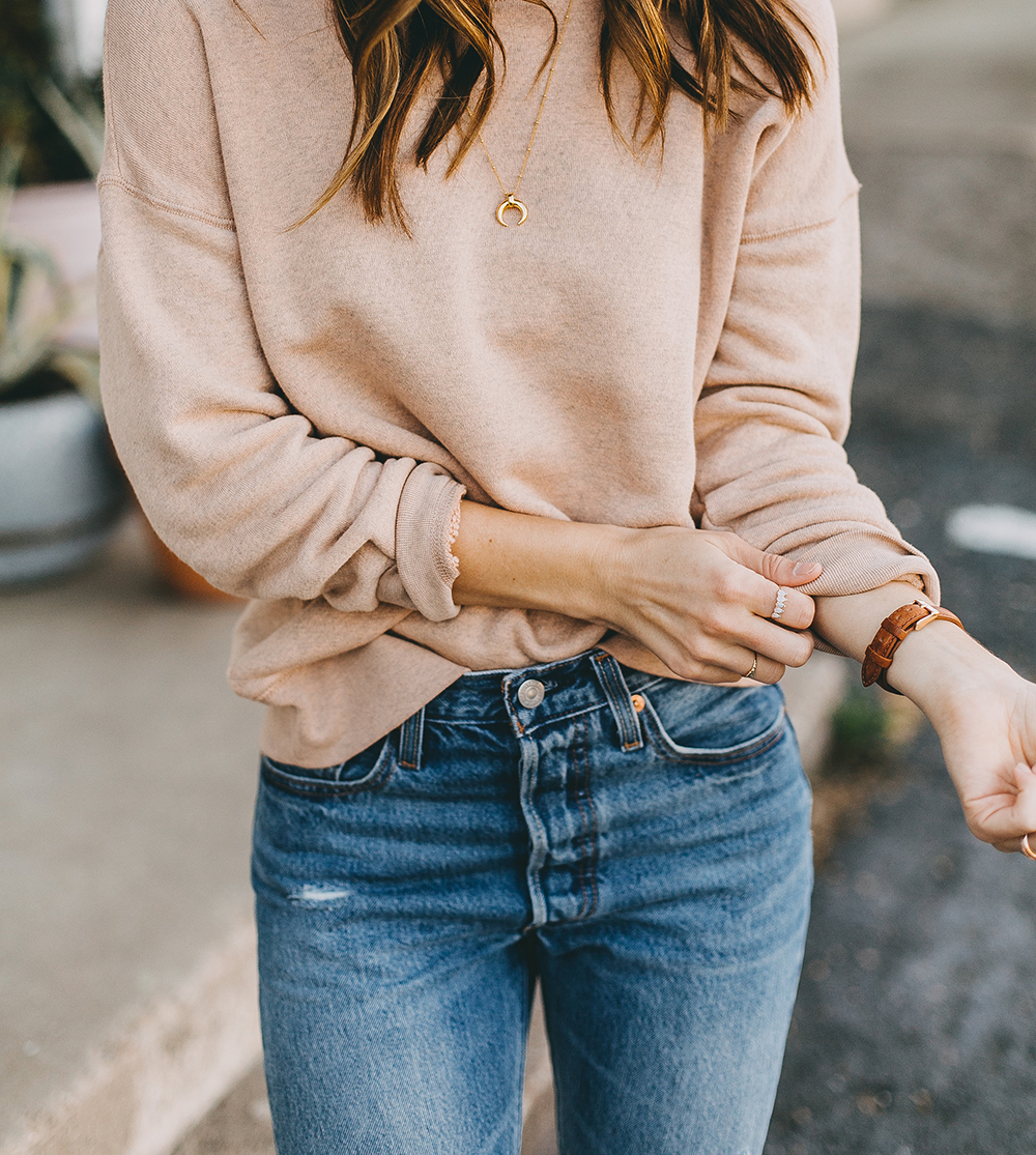 livvyland-blog-olivia-watson-austin-texas-fashion-blogger-madewell-peach-sweatshirt-medium-transport-tote-levis-501-jeans-11