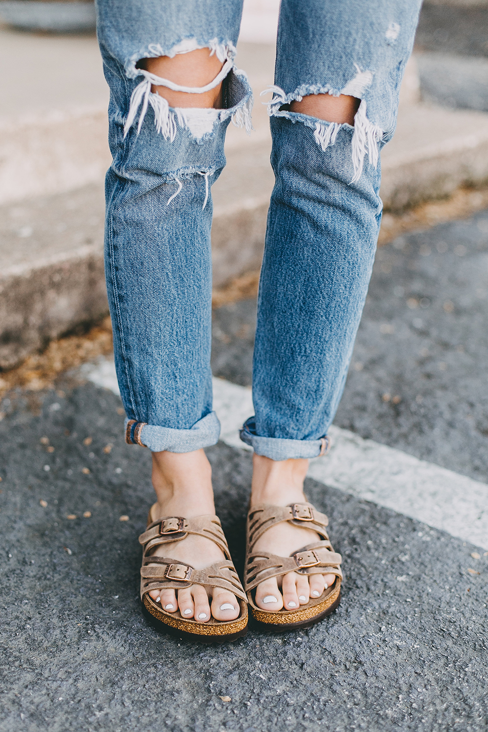 livvyland-blog-olivia-watson-austin-texas-fashion-blogger-madewell-peach-sweatshirt-medium-transport-tote-levis-501-jeans-2