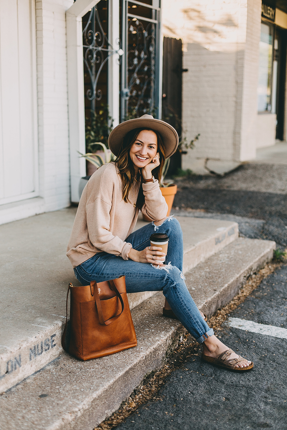 livvyland-blog-olivia-watson-austin-texas-fashion-blogger-madewell-peach-sweatshirt-medium-transport-tote-levis-501-jeans-7