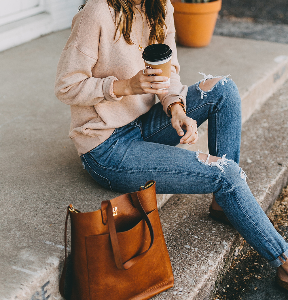 livvyland-blog-olivia-watson-austin-texas-fashion-blogger-madewell-peach-sweatshirt-medium-transport-tote-levis-501-jeans-9