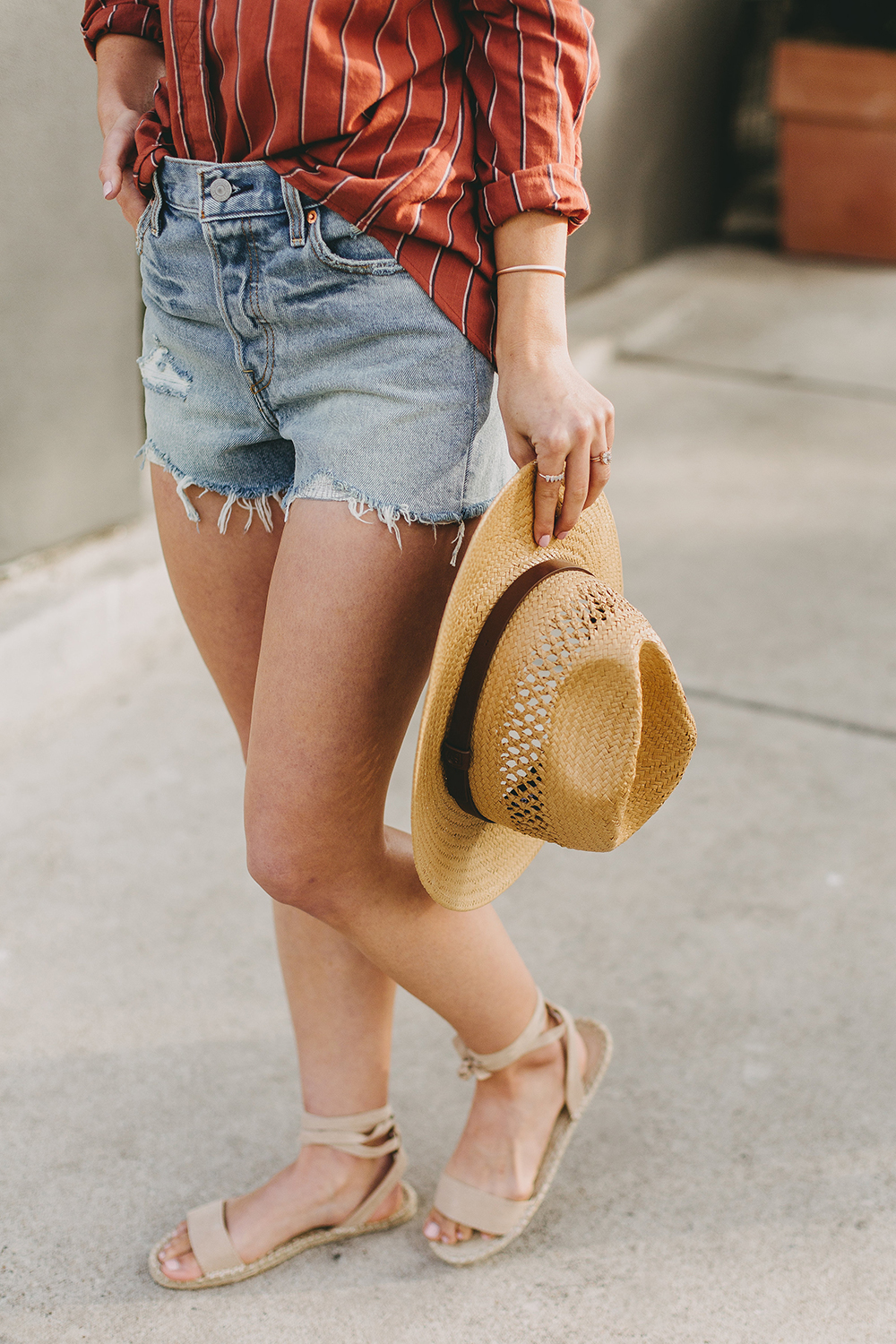 livvyland-blog-olivia-watson-austin-texas-fashion-style-blogger-urban-outfitters-levis-denim-wedgie-short-out-the-blue-brixton-straw-case-fedora-4