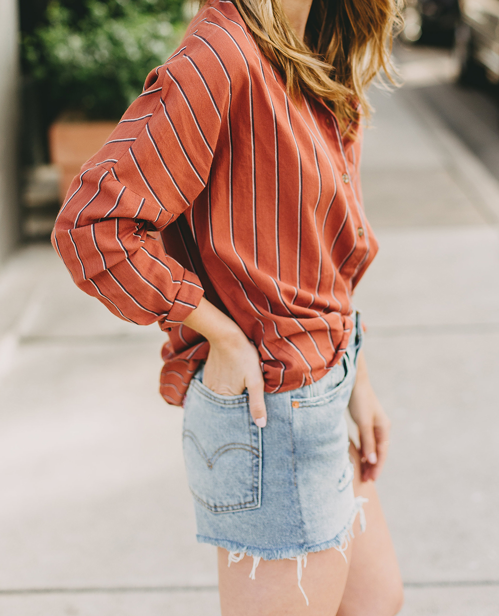 livvyland-blog-olivia-watson-austin-texas-fashion-style-blogger-urban-outfitters-levis-denim-wedgie-short-out-the-blue-brixton-straw-case-fedora-5