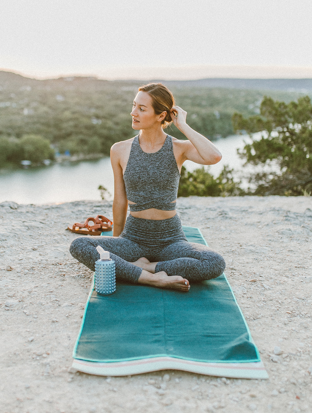 livvyland-blog-olivia-watson-austin-texas-mount-bonnell-yoga-backcountry-beyond-yoga-spacedye-leggings-sports-bra-12