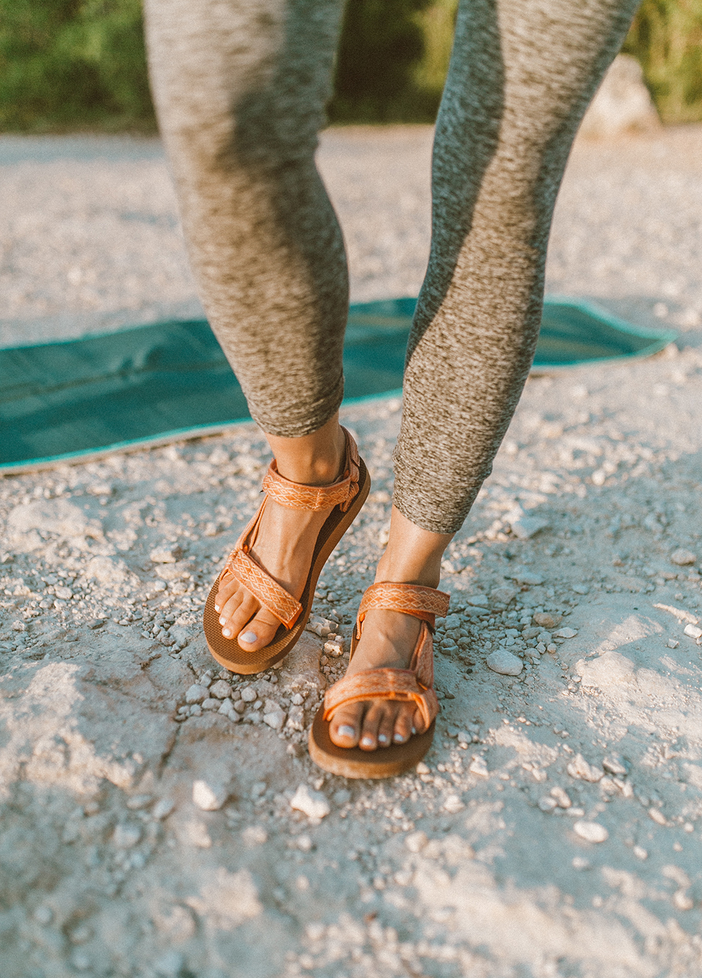 livvyland-blog-olivia-watson-austin-texas-mount-bonnell-yoga-backcountry-beyond-yoga-spacedye-leggings-teva-original-universal-sandal-1