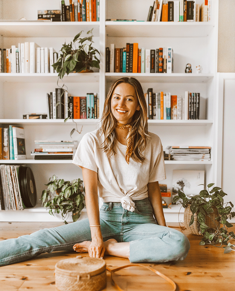 livvyland-blog-olivia-watson-boyfriend-tee-jeans-built-in-bookshelf-home