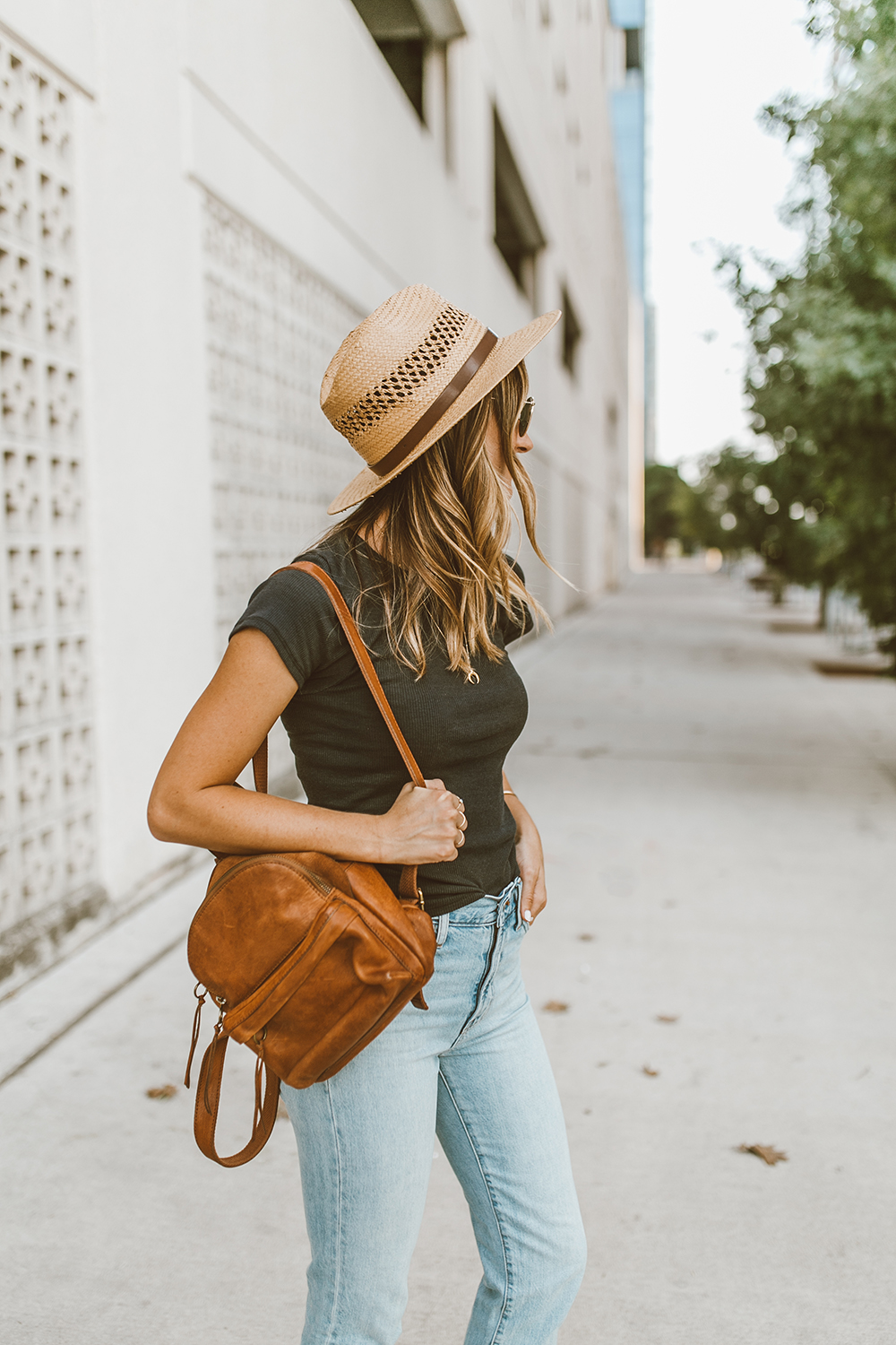 livvyland-blog-olivia-watson-austin-texas-fashion-style-blog-black-tee-jeans-outfit-madewell-mini-backpack-english-saddle-2