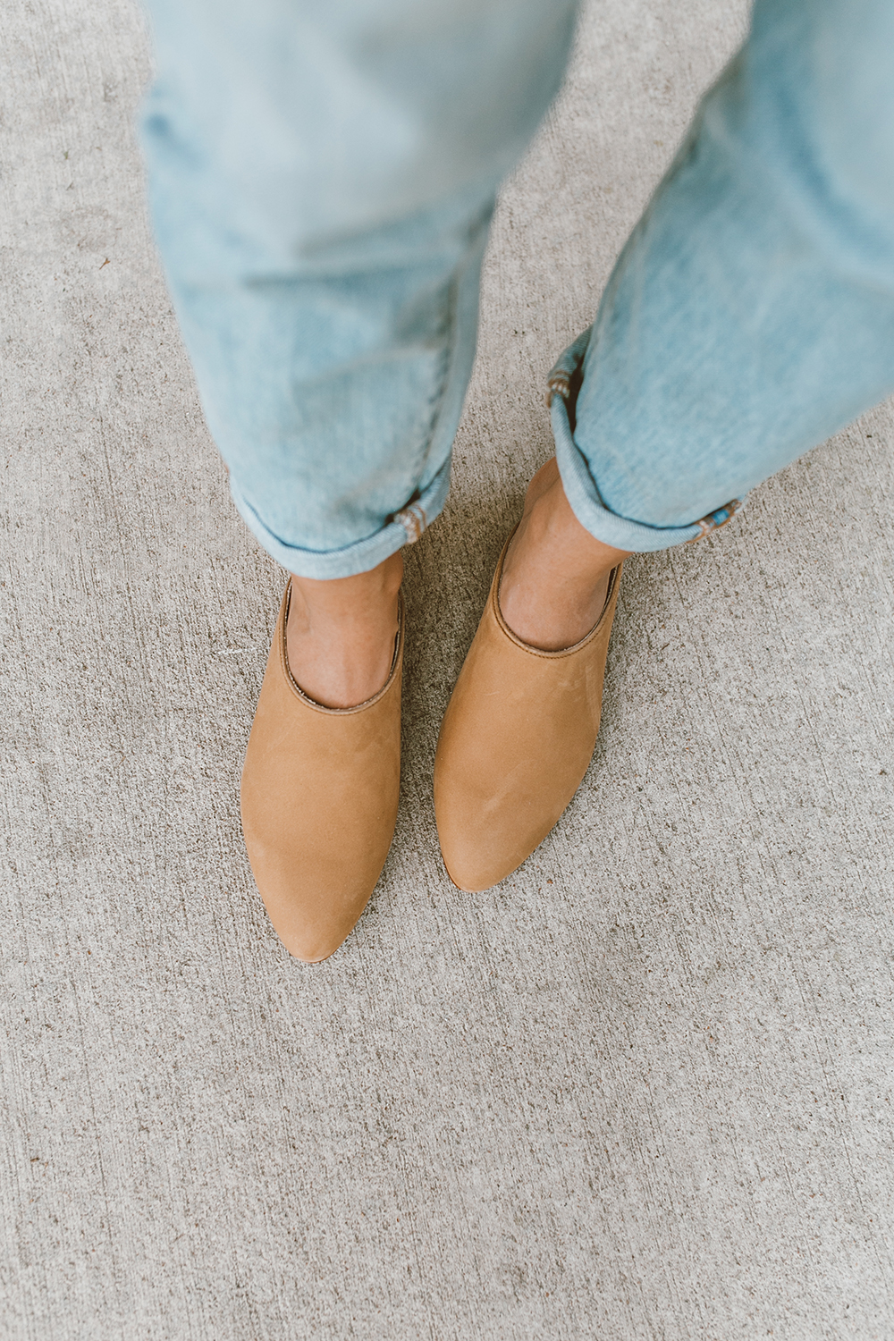 livvyland-blog-olivia-watson-austin-texas-fashion-style-blog-nisolo-tan-nude-suede-mariella-mules-tee-jeans-outfit-1