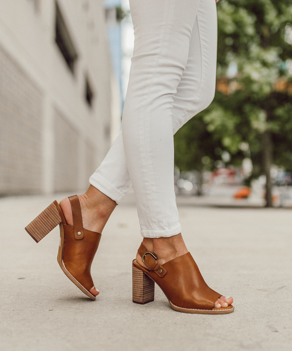 livvyland-blog-olivia-watson-austin-texas-fashion-style-blogger-madewell-white-jeans-english-saddle-mules