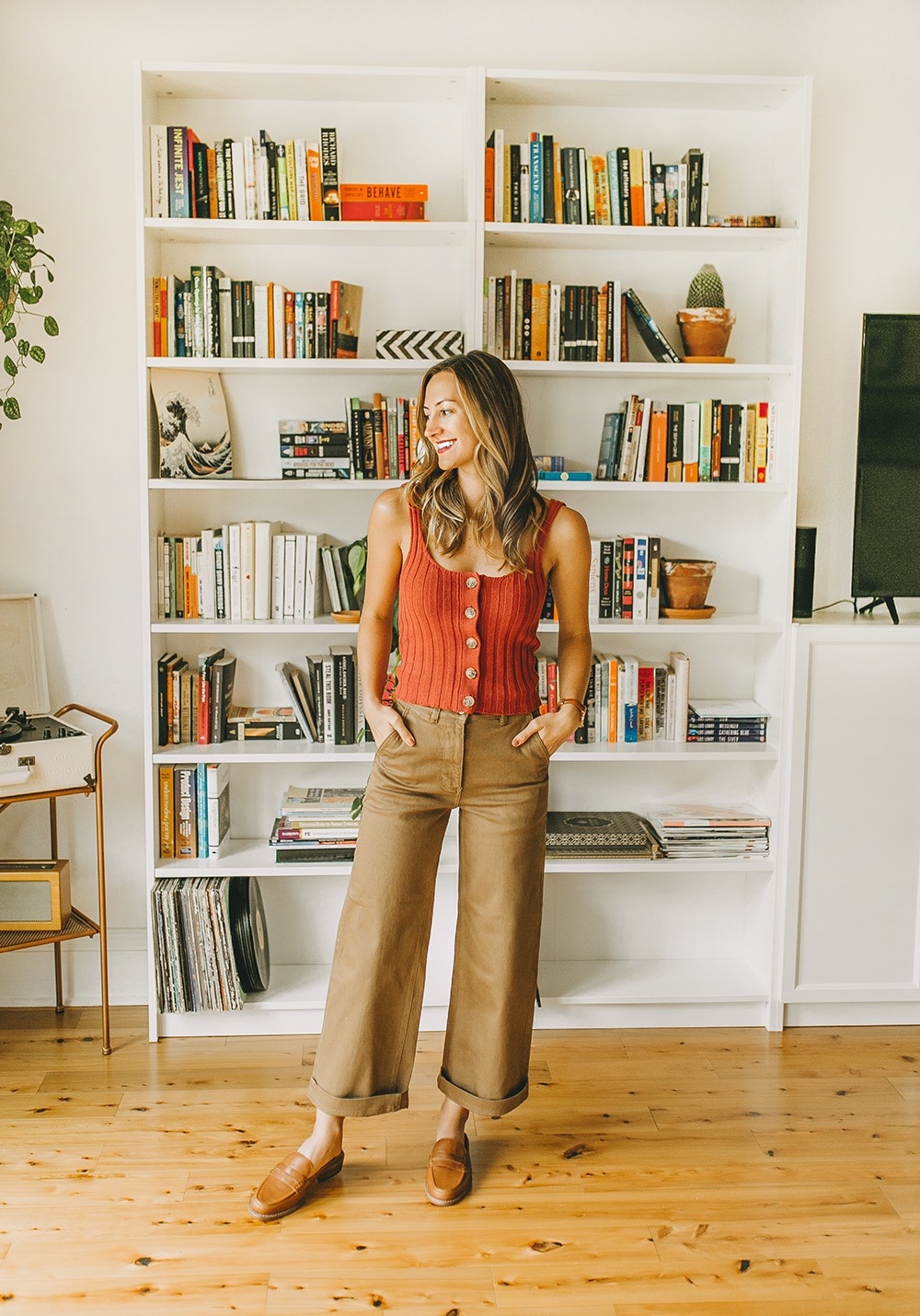 livvyland-blog-olivia-watson-everlane-wide-leg-crop-pant-ribbed-button-up-sweater-tank-austin-style-lifestyle-blogger-madewell-loafer-mule-10