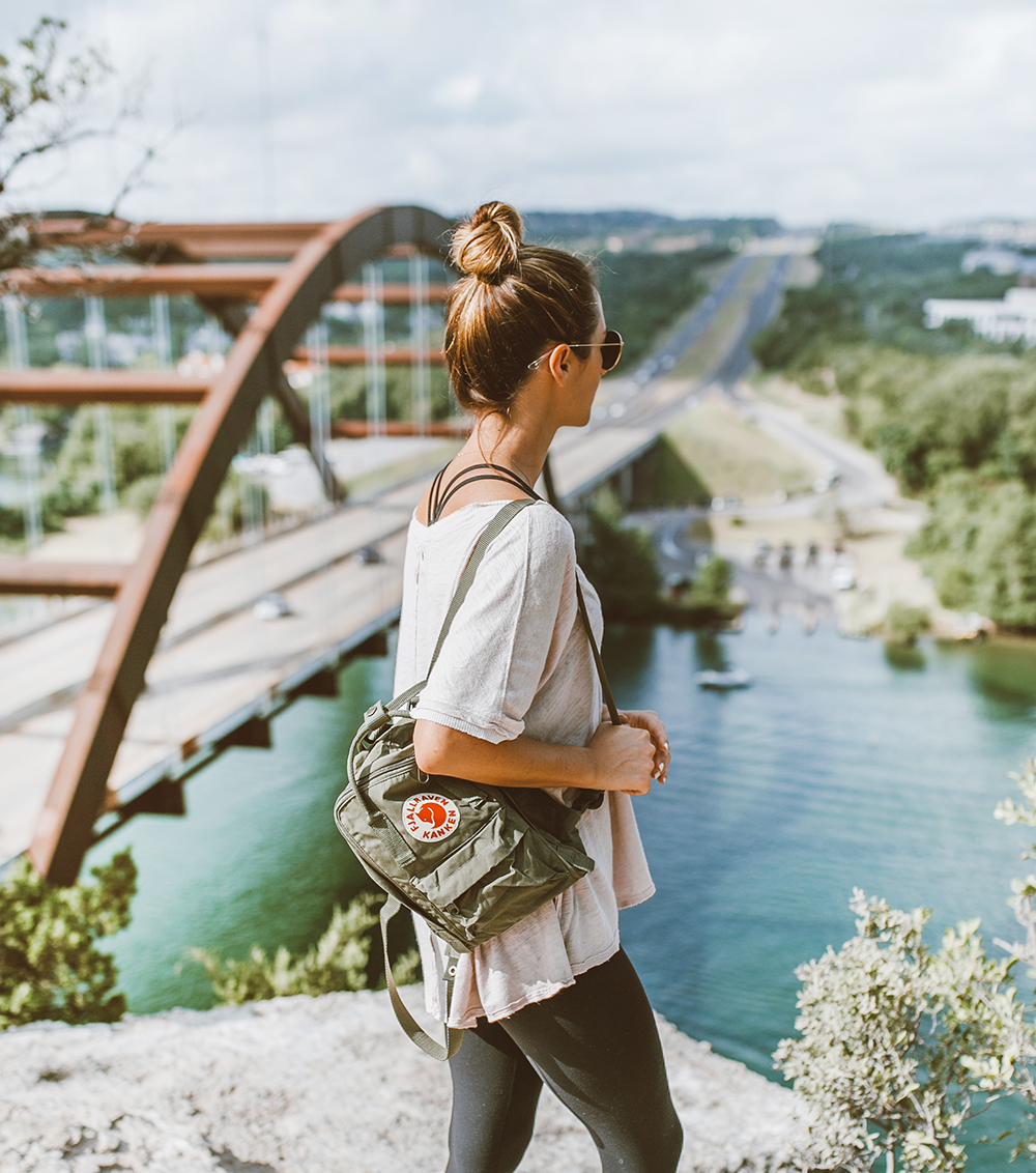 livvyland-blog-olivia-watson-backcountry-free-people-take-me-tee-fjallraven-kanken-mini-green-backpack-360-overlook-bridge-10