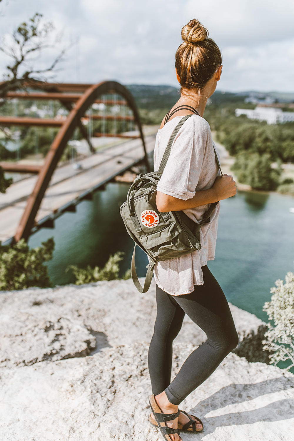 livvyland-blog-olivia-watson-backcountry-free-people-take-me-tee-fjallraven-kanken-mini-green-backpack-360-overlook-bridge-11