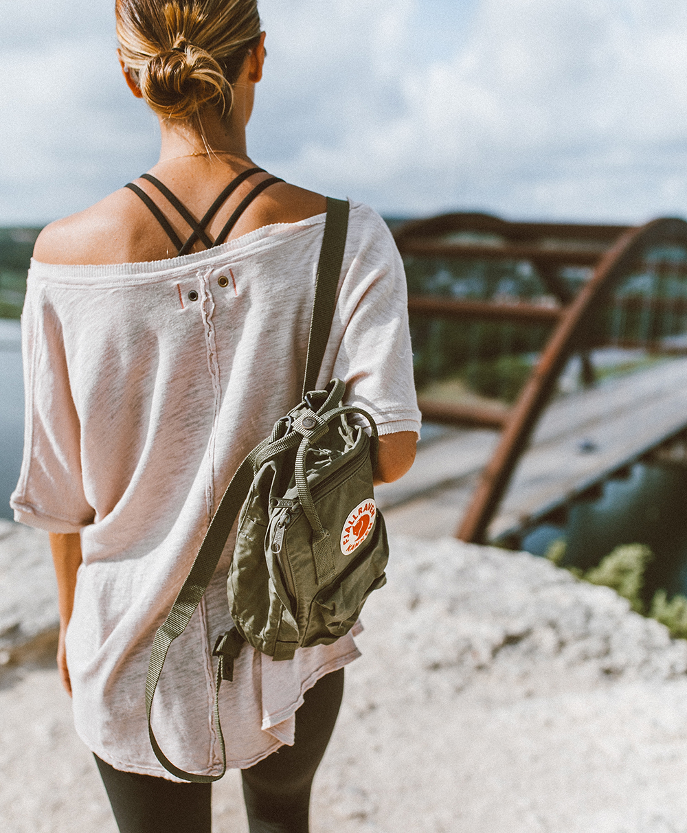 livvyland-blog-olivia-watson-backcountry-free-people-take-me-tee-fjallraven-kanken-mini-green-backpack-360-overlook-bridge-4