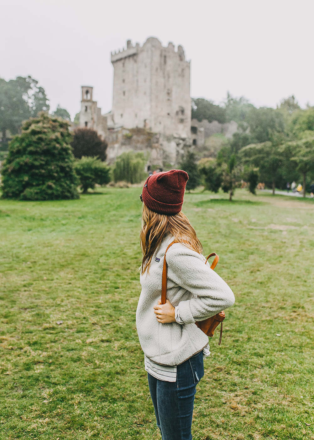 livvyland-blog-olivia-watson-austin-texas-fashion-lifestyle-travel-blogger-patagonia-retro-pile-fleece-pullover-backcountry-outfit-blarney-castle-cork-ireland-1