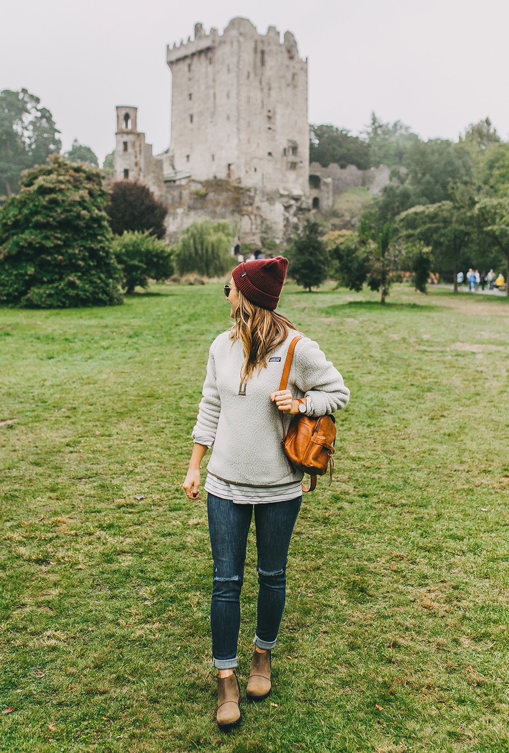 livvyland-blog-olivia-watson-austin-texas-fashion-lifestyle-travel-blogger-patagonia-retro-pile-fleece-pullover-backcountry-outfit-blarney-castle-cork-ireland-8