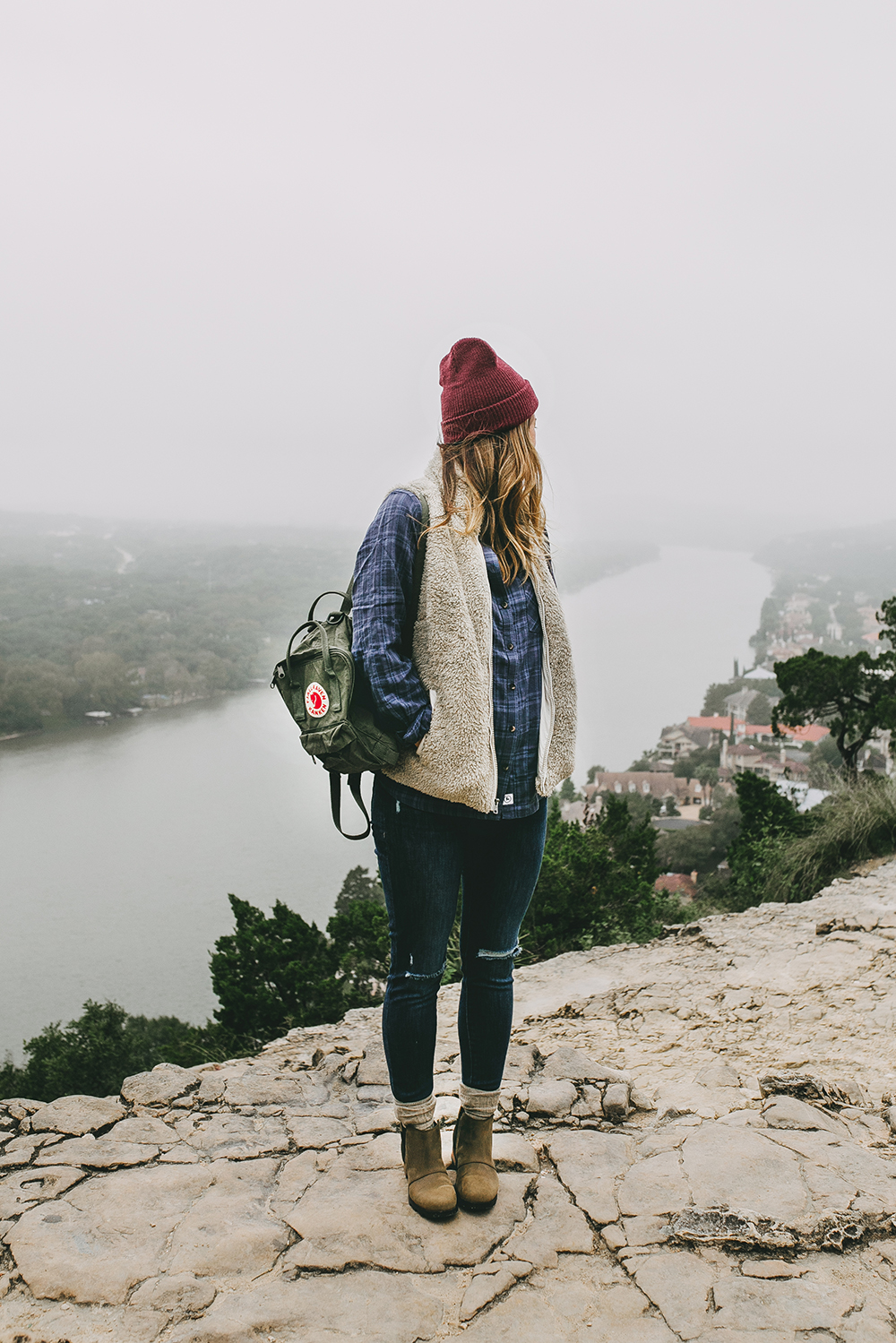 livvyland-blog-olivia-watson-austin-texas-lifestyle-blog-mount-bonnell-patagonia-los-gatos-vest-fjallraven-kanken-mini-backpack-deep-forest-green-hike-outfit-6