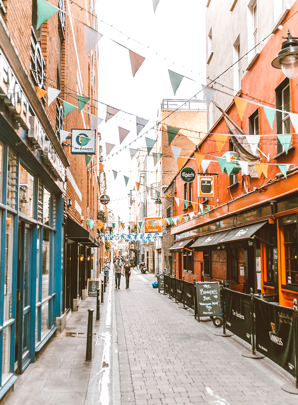 livvyland-blog-olivia-watson-travel-lifestyle-blogger-eat-drink-best-dublin-ireland-city-centre-flags-bar-district-2